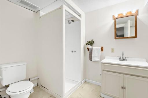 19293 forest blvd n - Web Quality - 021 - 21 Bathroom.jpg