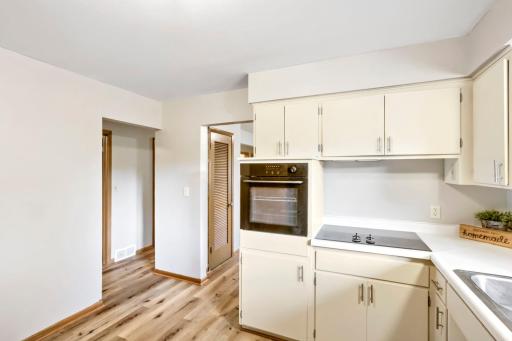 19293 forest blvd n - Web Quality - 011 - 11 Kitchen.jpg