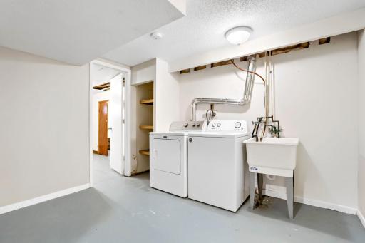 19293 forest blvd n - Web Quality - 022 - 22 Laundry Room.jpg