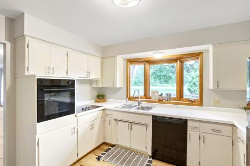 19293 forest blvd n - Web Quality - 009 - 09 Kitchen.jpg