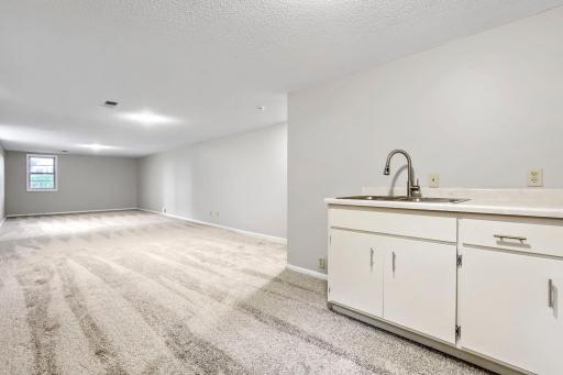 19293 forest blvd n - Web Quality - 014 - 14 Family Room.jpg