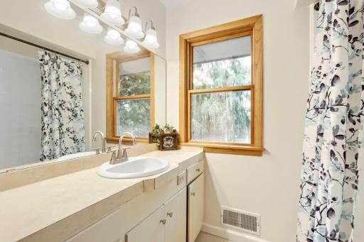 19293 forest blvd n - Web Quality - 018 - 18 Primary Bathroom.jpg