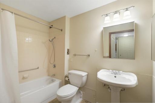 6615 Lake Shore Dr S, #115, Richfield-24.jpg