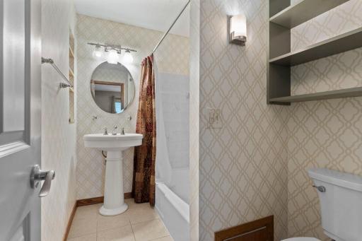 Private primary ensuite!