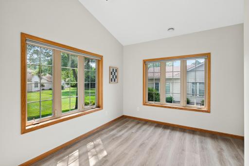 6801 24th Street N, Oakdale, MN 55128