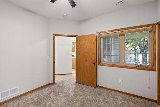 6801 24th Street N, Oakdale, MN 55128