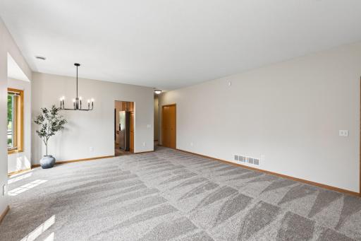 6801 24th Street N, Oakdale, MN 55128