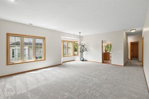 6801 24th Street N, Oakdale, MN 55128