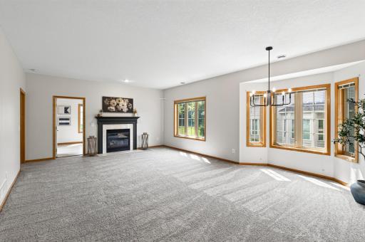 6801 24th Street N, Oakdale, MN 55128