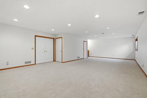 15130 Dutchman Way, Saint Paul, MN 55124