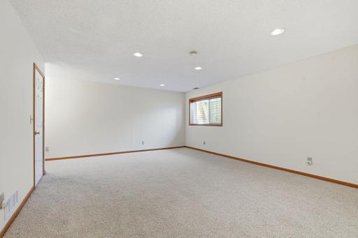 15130 Dutchman Way, Saint Paul, MN 55124