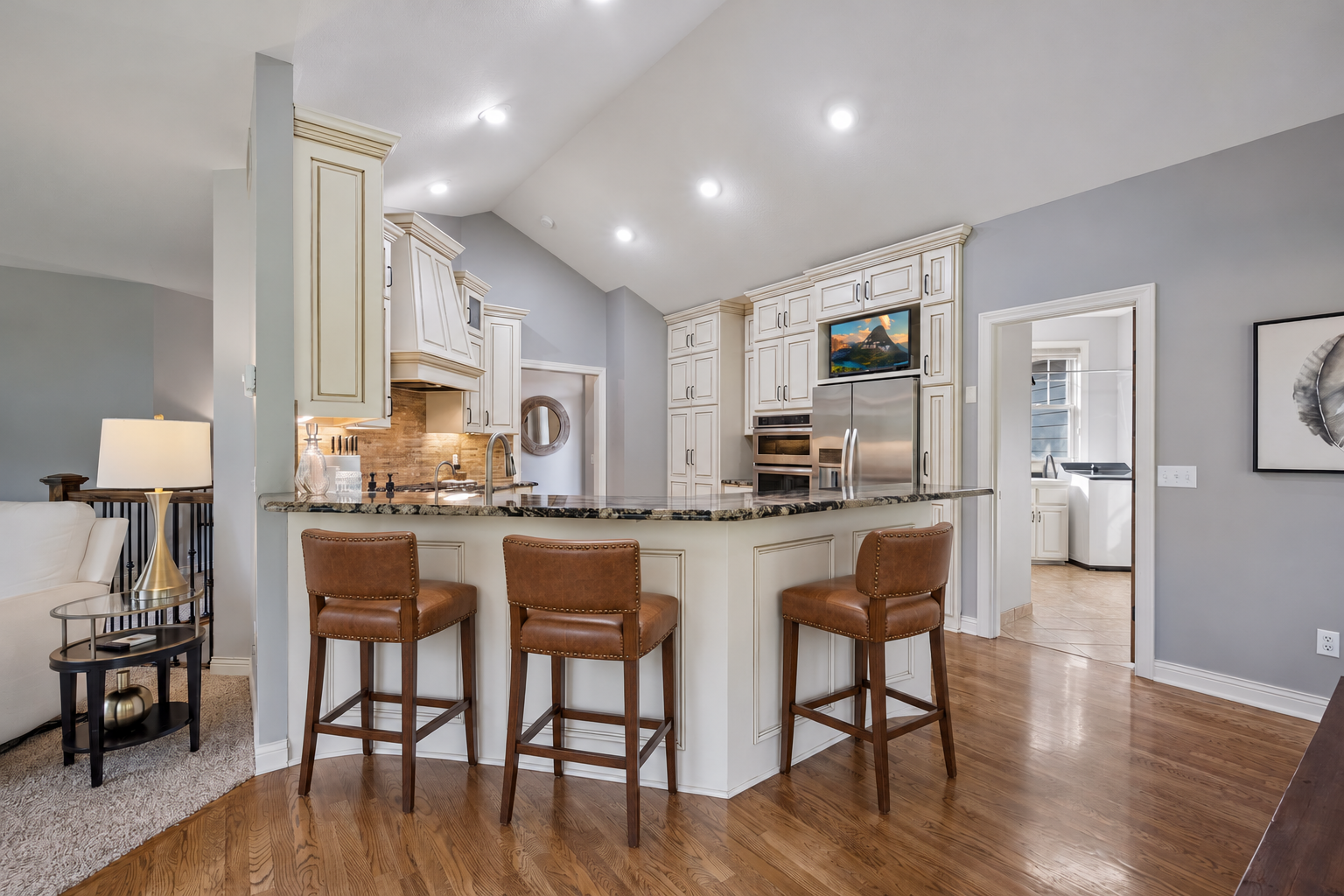Another view of the generous spacing with virtually added barstools.