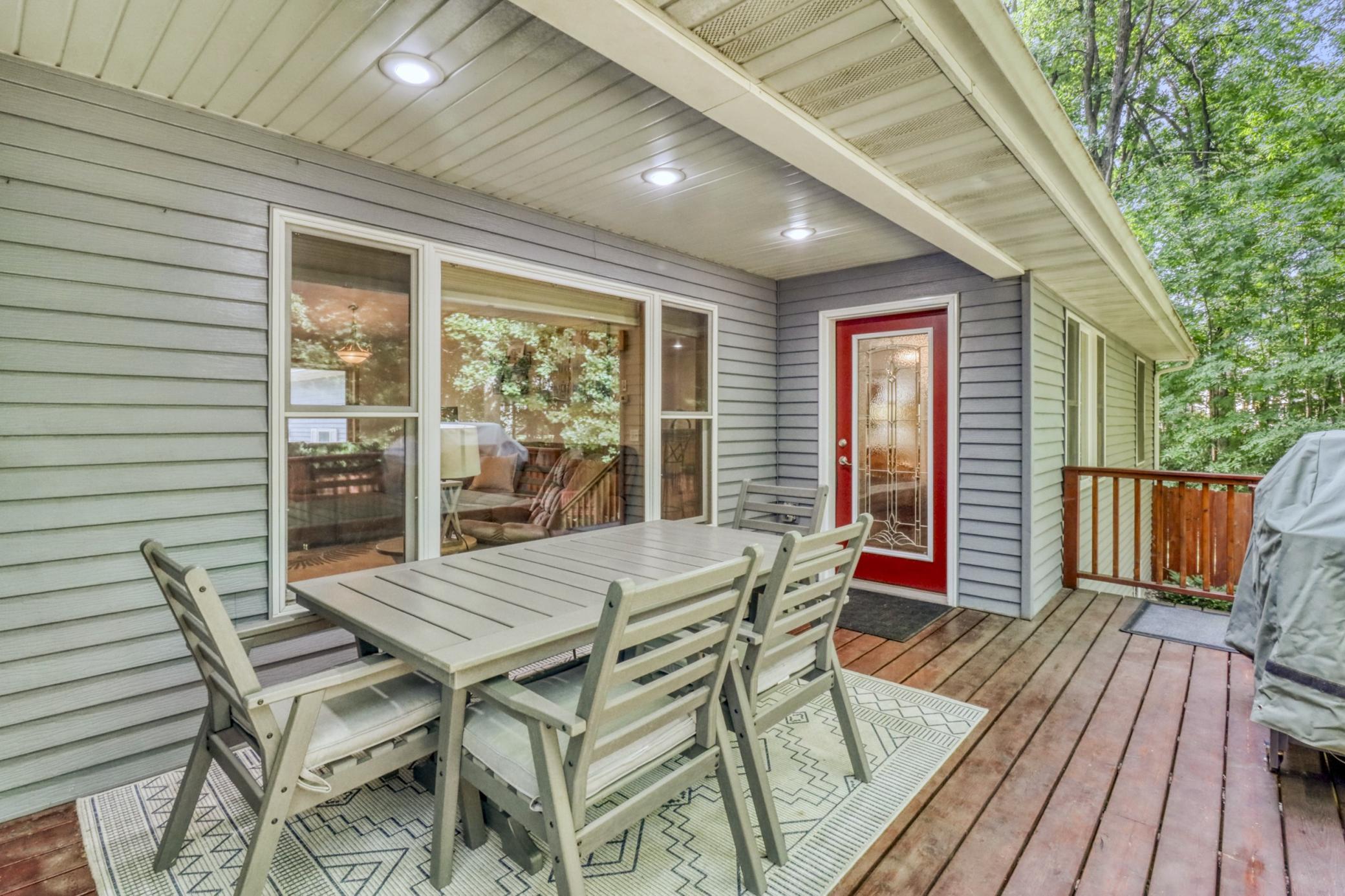 Backyard_deck1_1.JPG