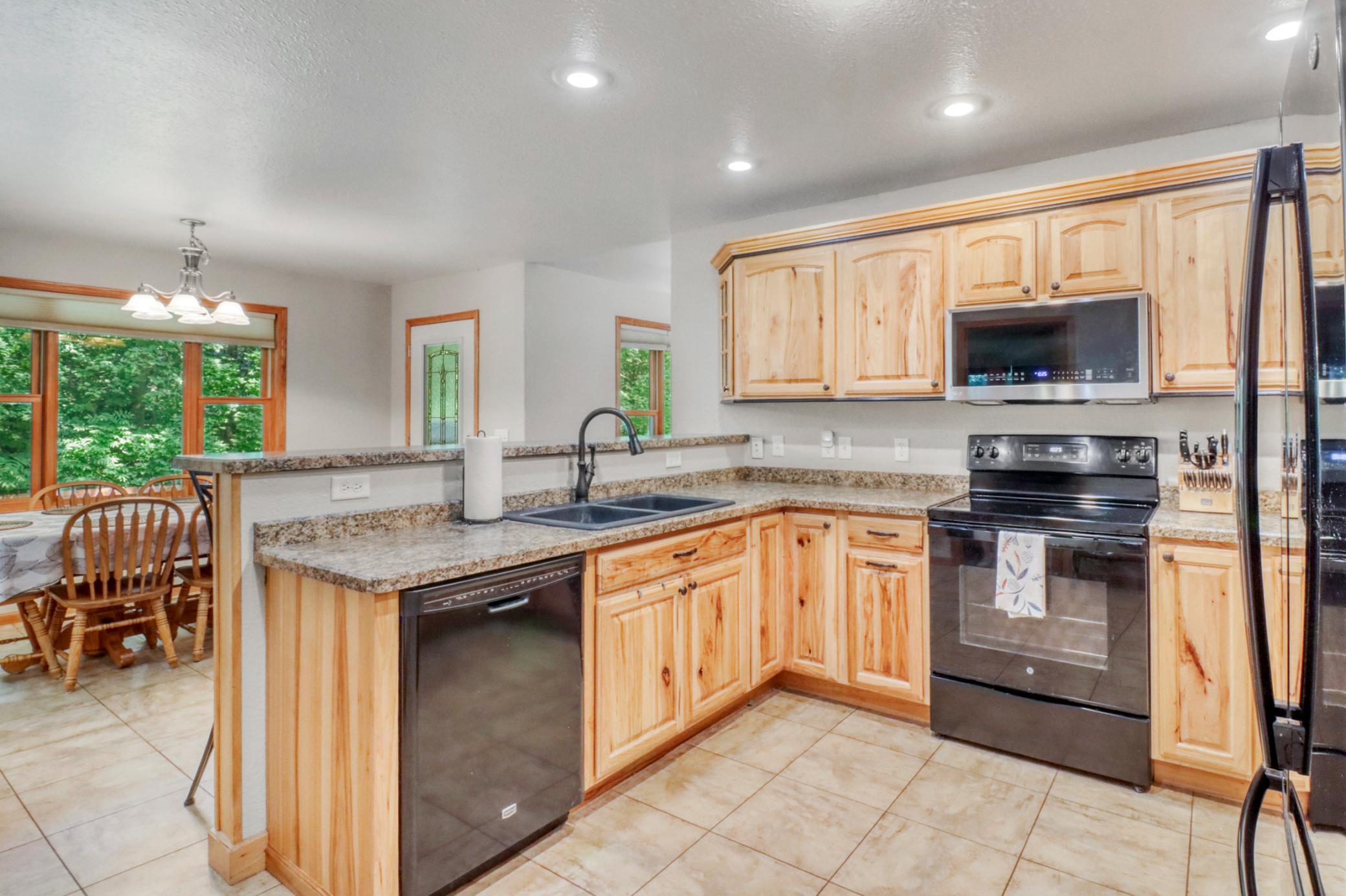 Kitchen1_4.JPG