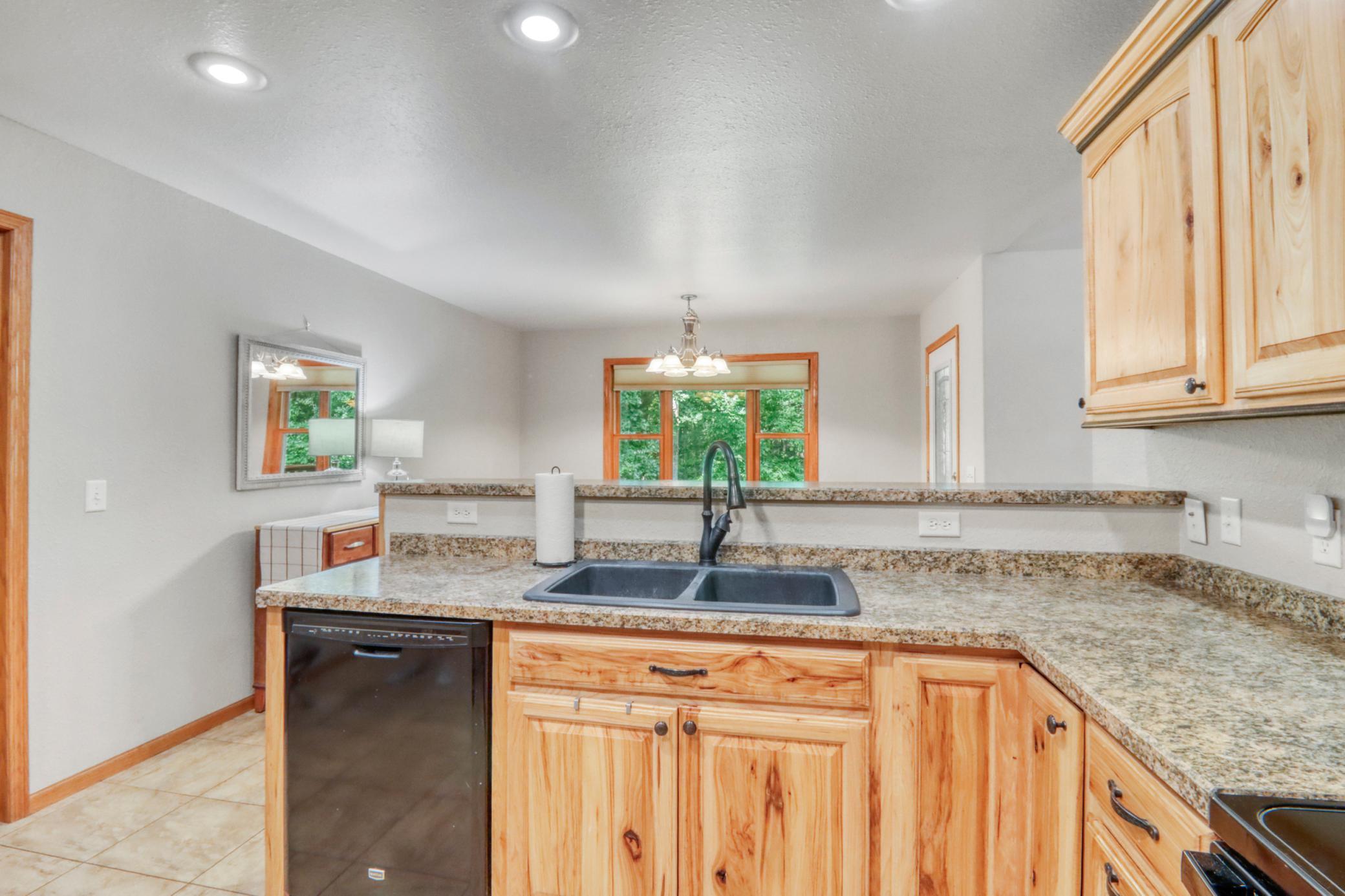 Kitchen1_6.JPG