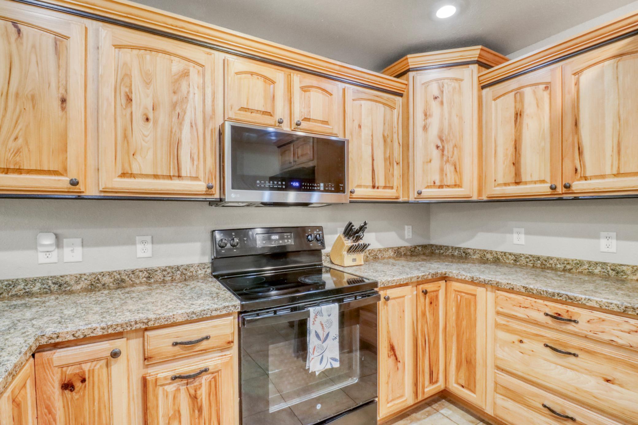 Kitchen1_5.JPG