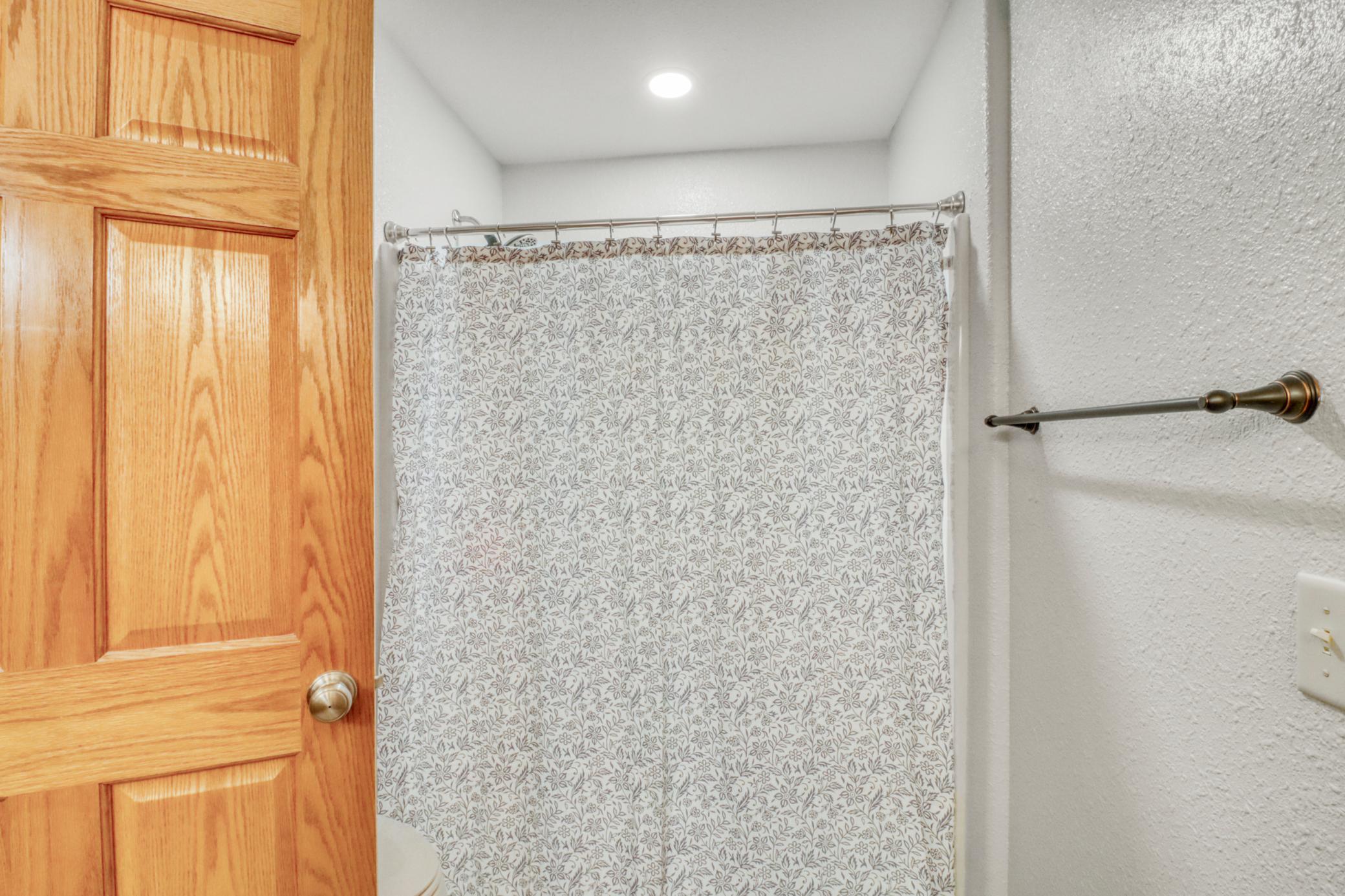 Primary Bathroom1_3.JPG