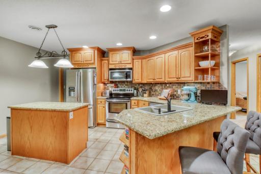 Kitchen1_2.JPG