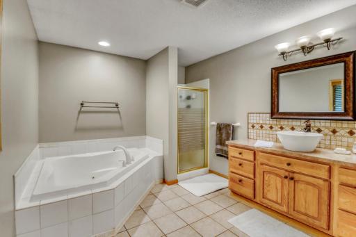 Primary Bathroom1_3.JPG