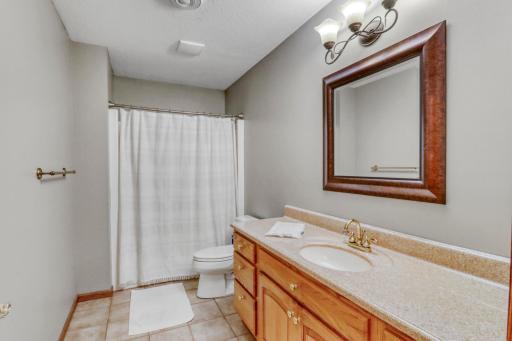 Bathroom1_1.JPG