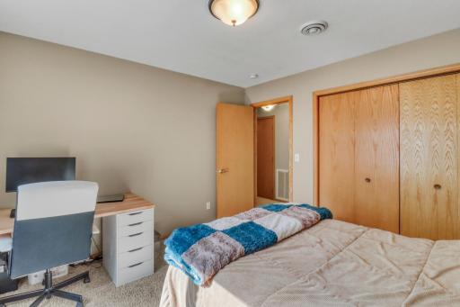 Bedroom1_2.JPG