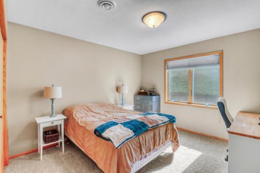 Bedroom1_1.JPG
