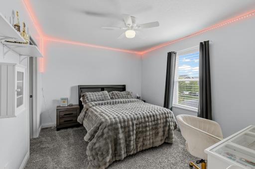 Upper level bedroom w/walk-in closet