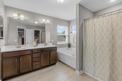 Upper level primary bath w/soaking tub and separate shower