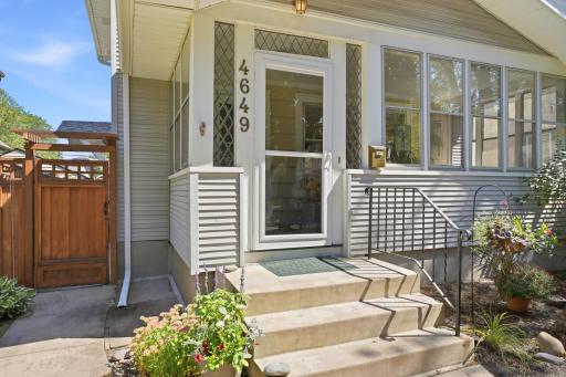 04-4649 42nd Ave S [3351119]- 004.jpg
