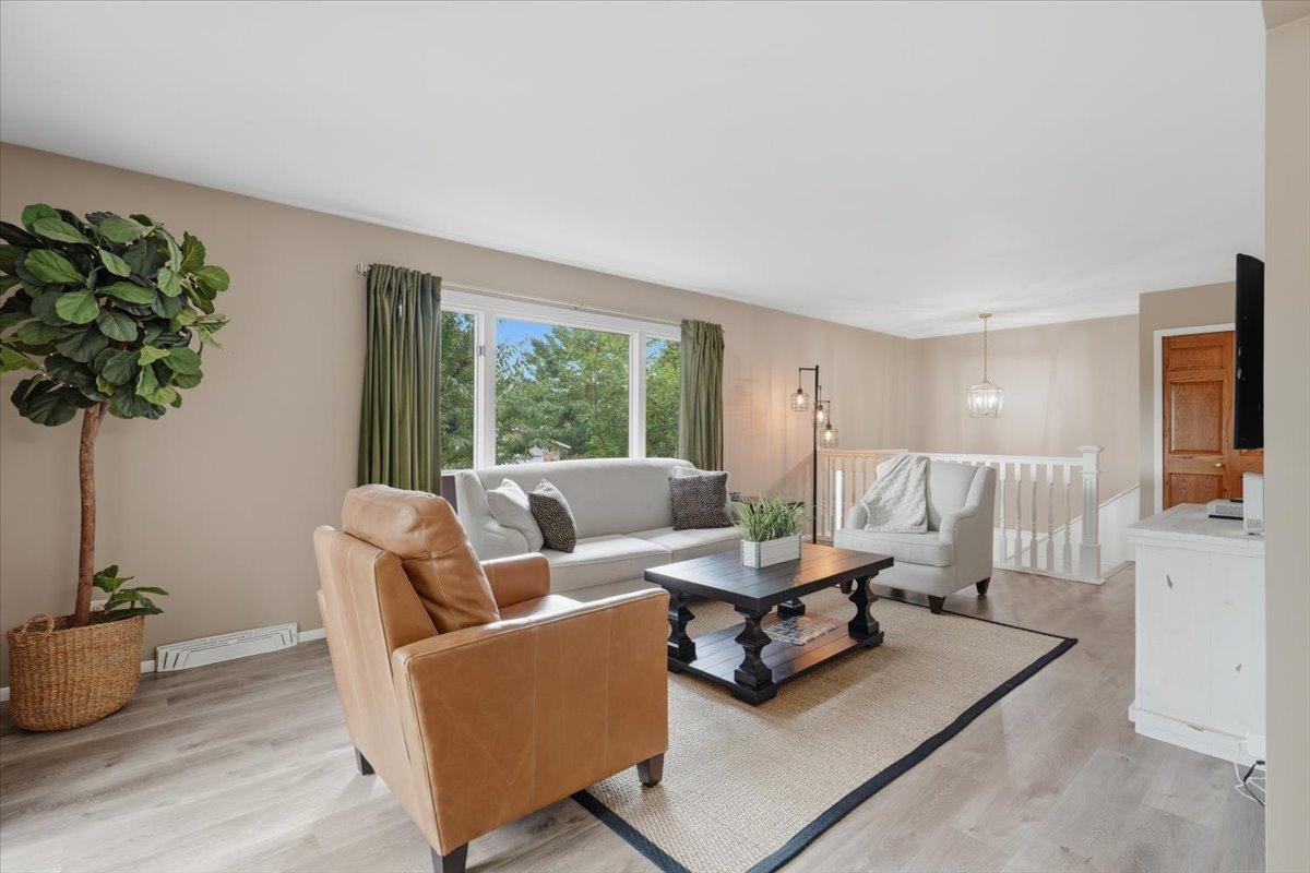05-Living Room.jpg