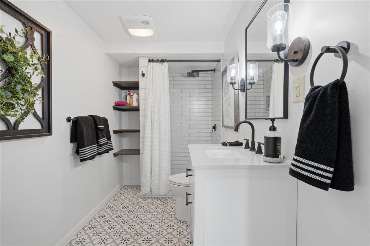 28-Bath 2.jpg
