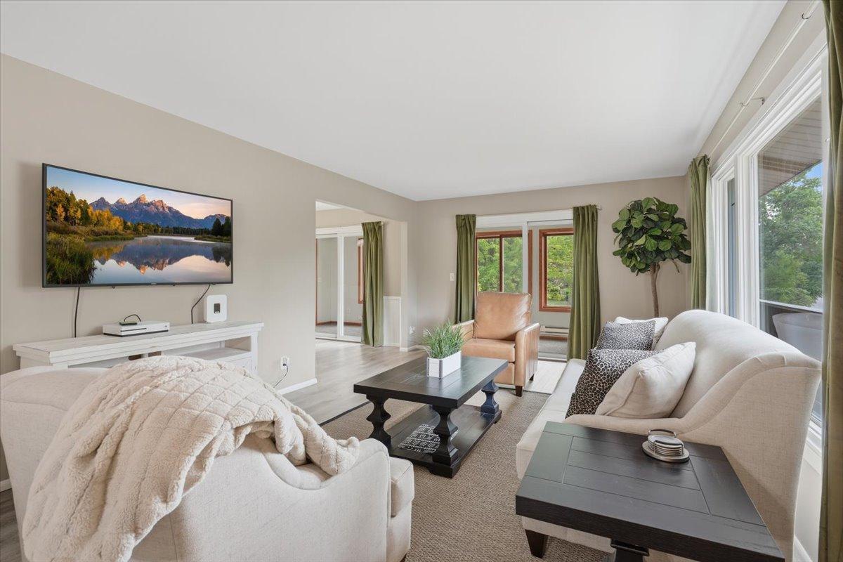 07-Living Room.jpg