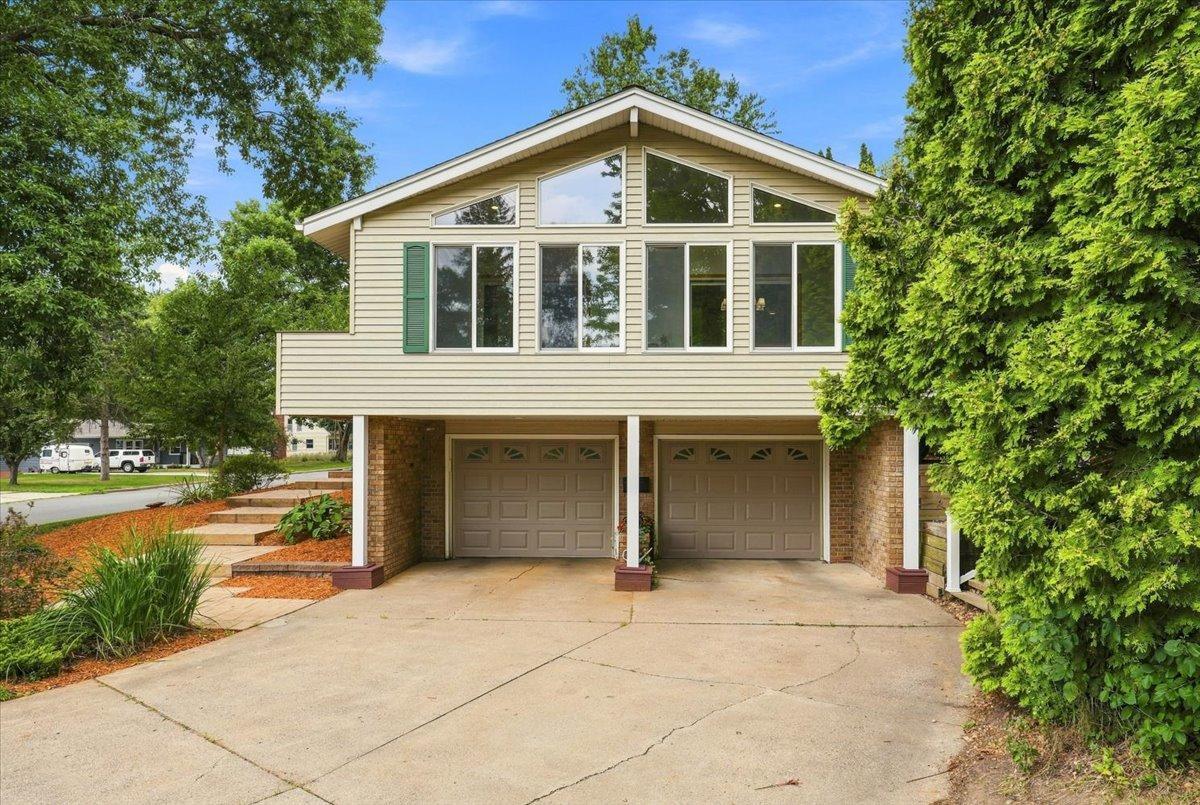 02-Front of Home.jpg