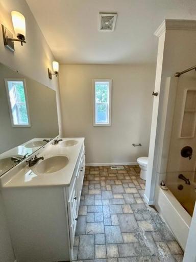 2ndlevelbath.jpeg