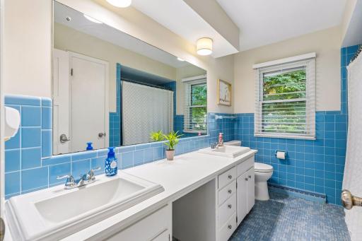 Main floor full bathroom with double sinks.
