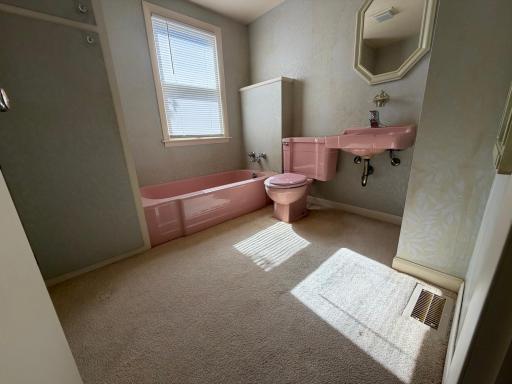 812 Bridge Avenue, Albert Lea, MN 56007