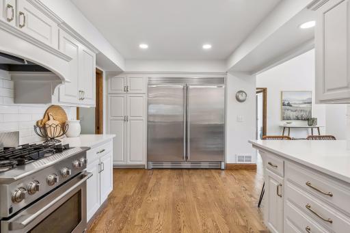 5231 Green Farms Road, Edina, MN 55436