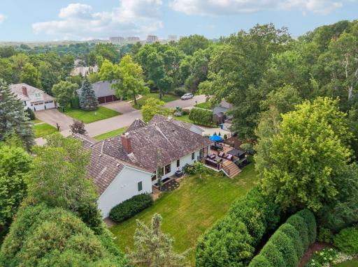 5231 Green Farms Road, Edina, MN 55436