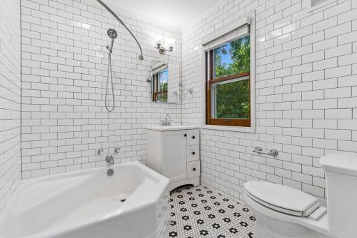 Upper Level Full Bathroom