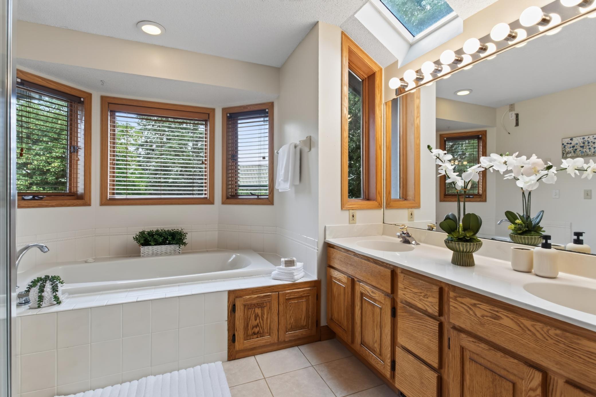 Primary Suite Full Bathroom with Whirlpool