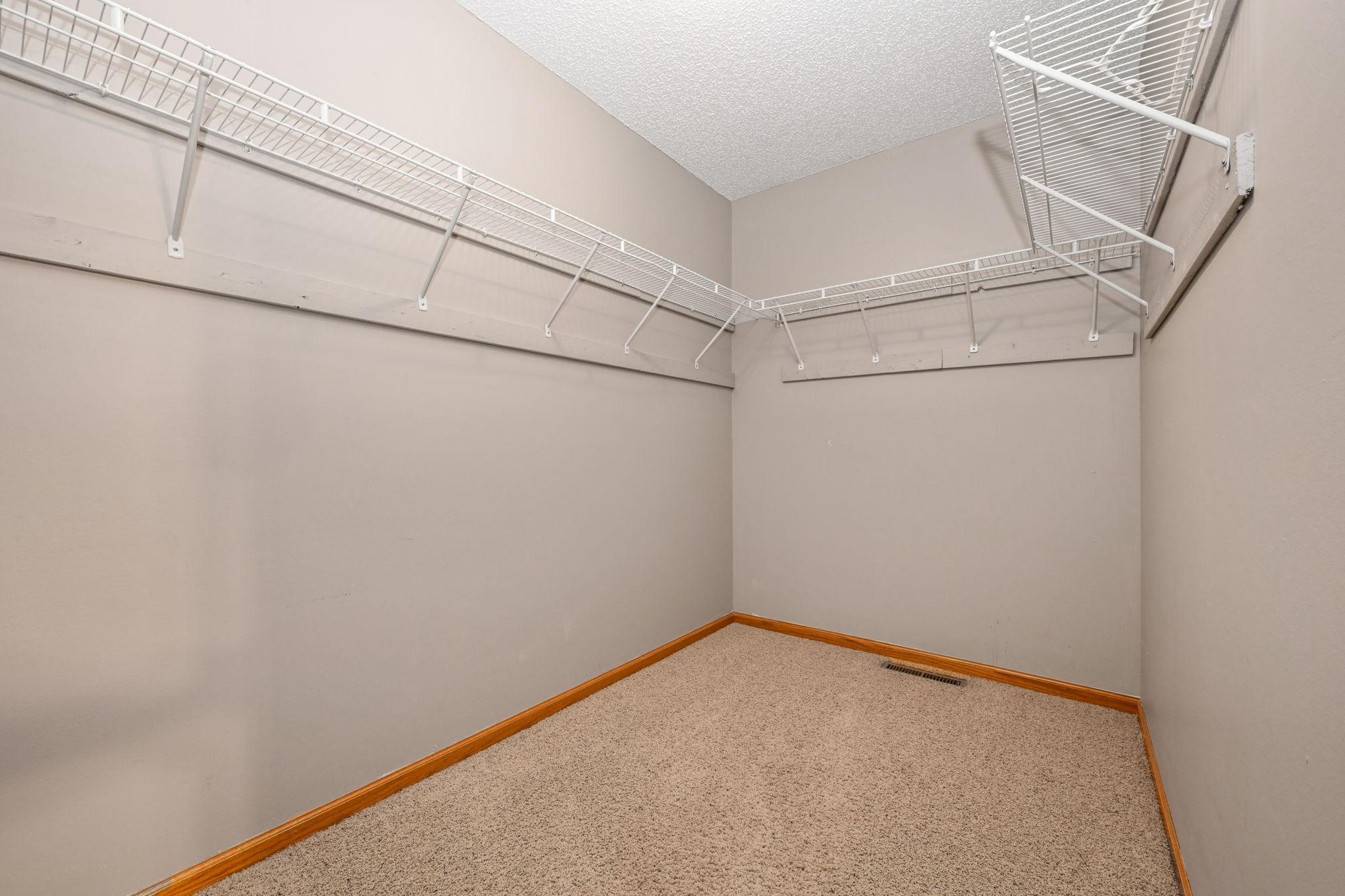 20-web-or-mls-4715 190th St W 020Full.jpg
