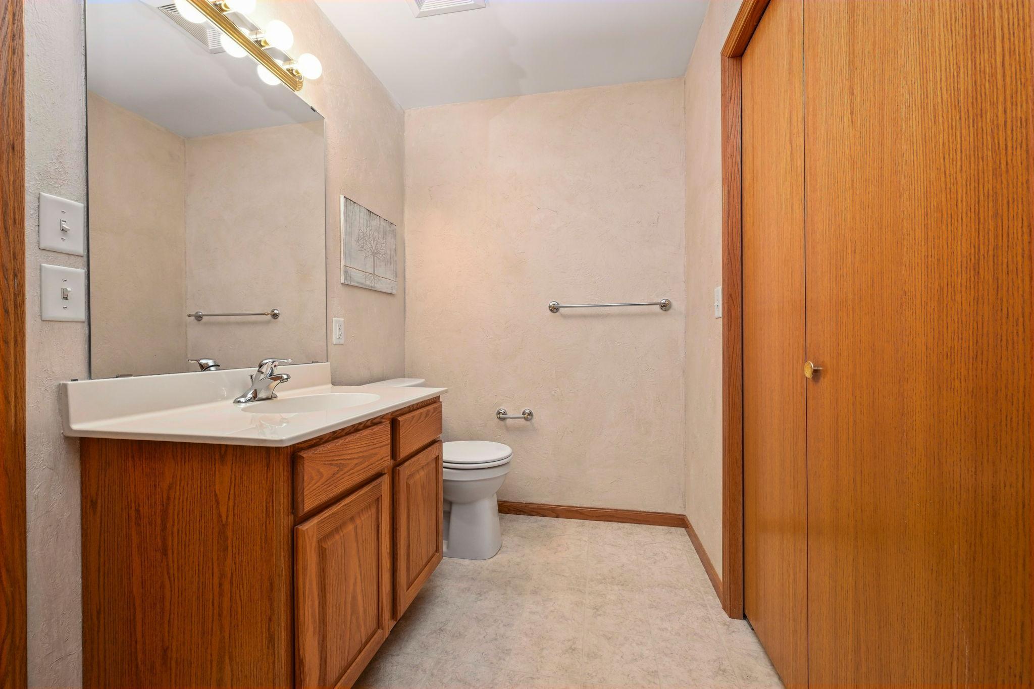 21-web-or-mls-4715 190th St W 021Full.jpg