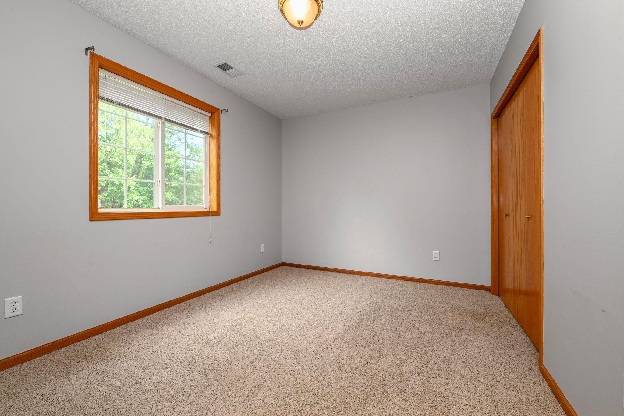 26-web-or-mls-4715 190th St W 026Full.jpg