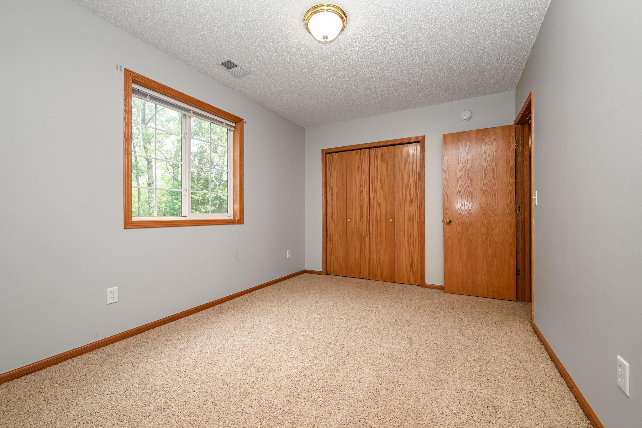 25-web-or-mls-4715 190th St W 025Full.jpg