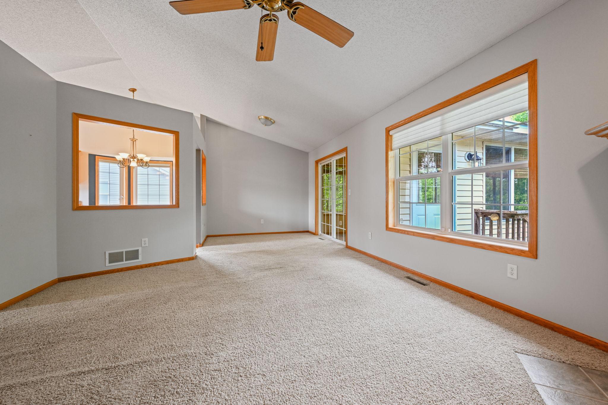 7-web-or-mls-4715 190th St W 007Full.jpg