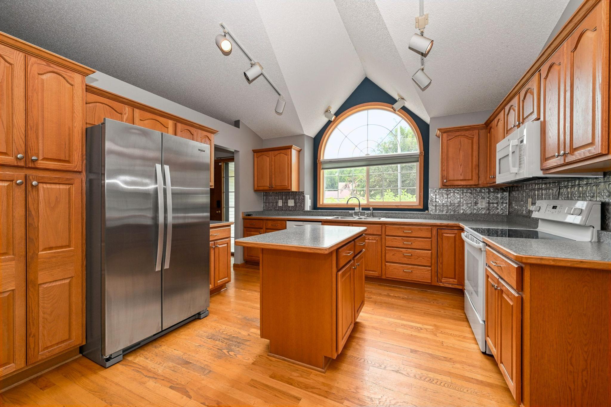 13-web-or-mls-4715 190th St W 013Full.jpg