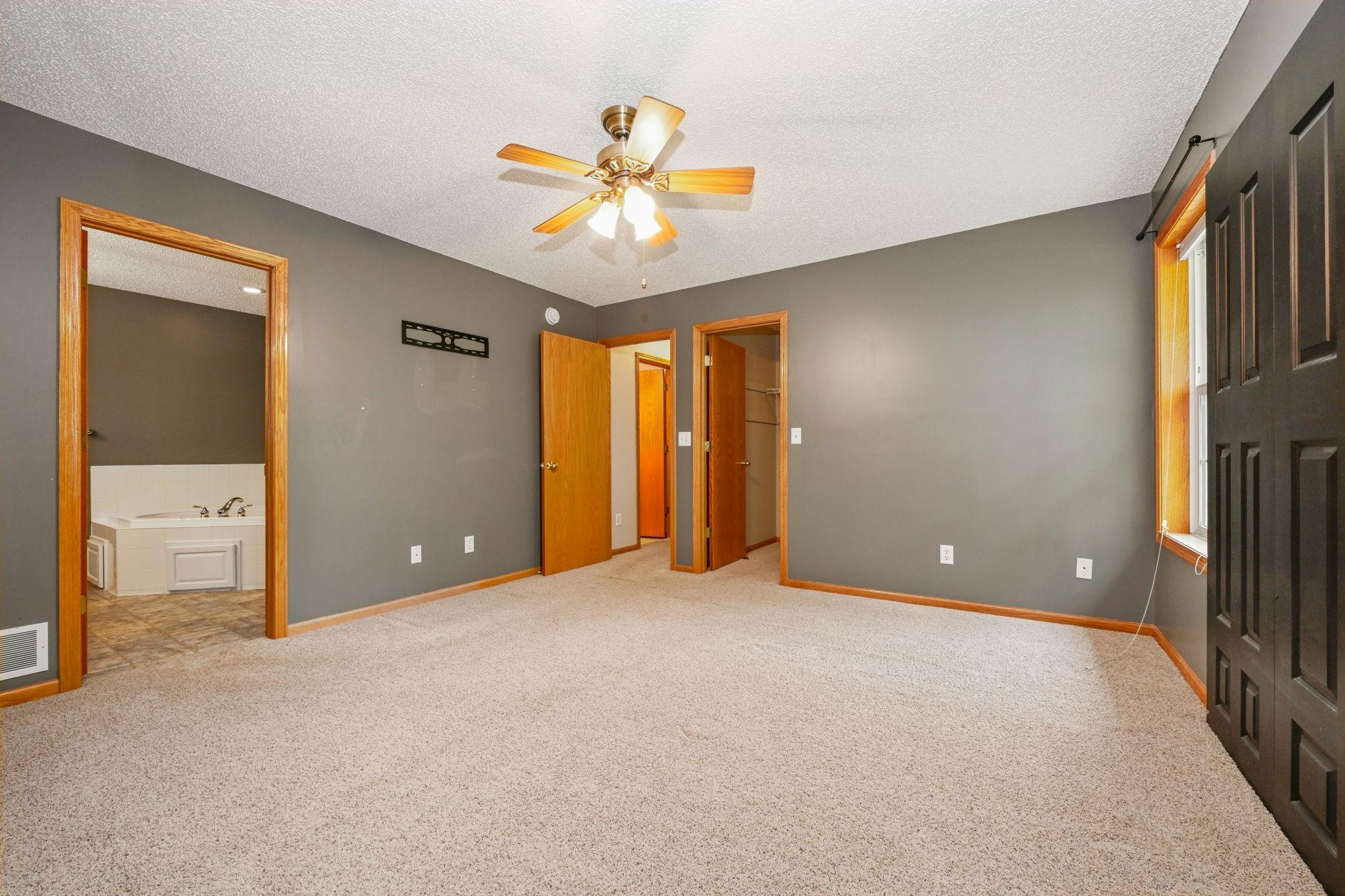 17-web-or-mls-4715 190th St W 017Full.jpg