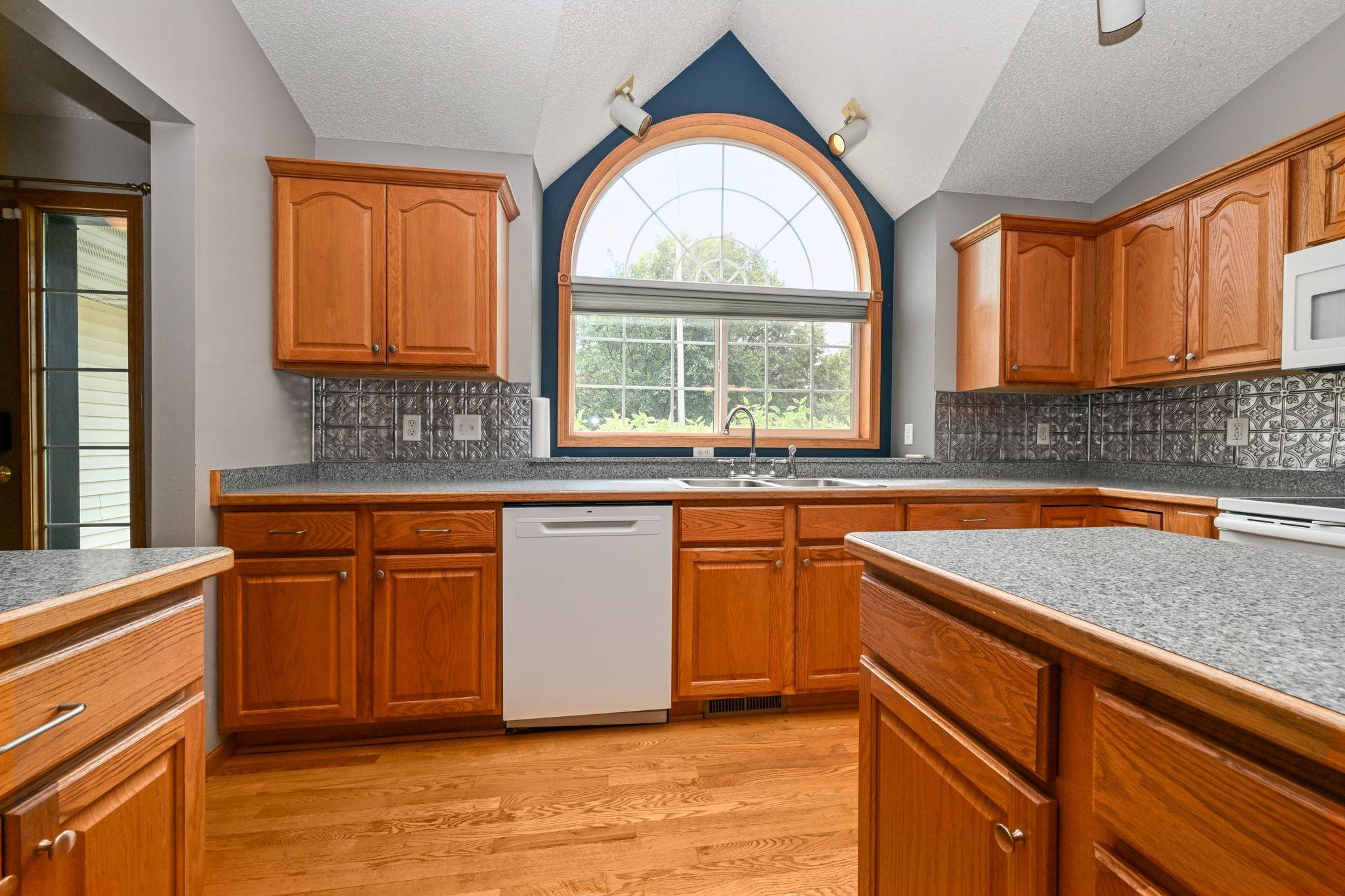 14-web-or-mls-4715 190th St W 014Full.jpg