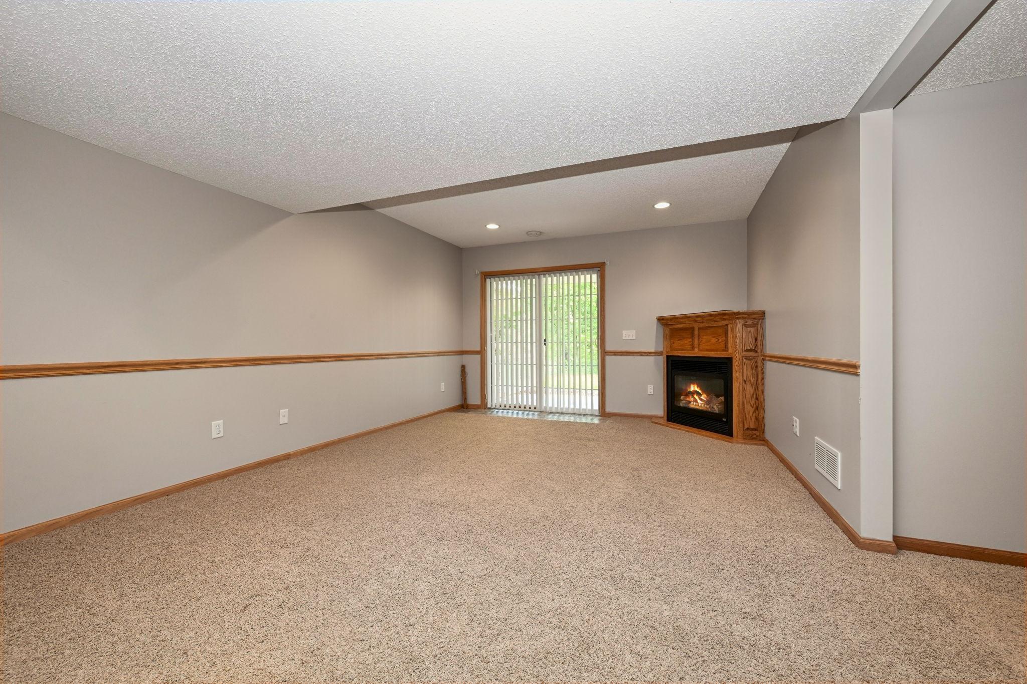 23-web-or-mls-4715 190th St W 023Full.jpg