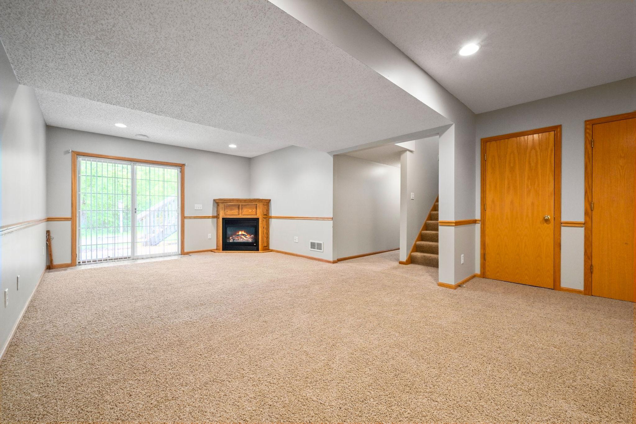 22-web-or-mls-4715 190th St W 022Full.jpg